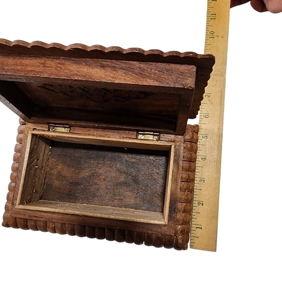 Vintage hand carved wood jewelry trinket box with inlay design India - Picture 3 of 12